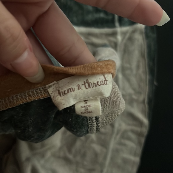 Hem & Thread Tank Top With Pocket, Size Small - Picture 3 of 5